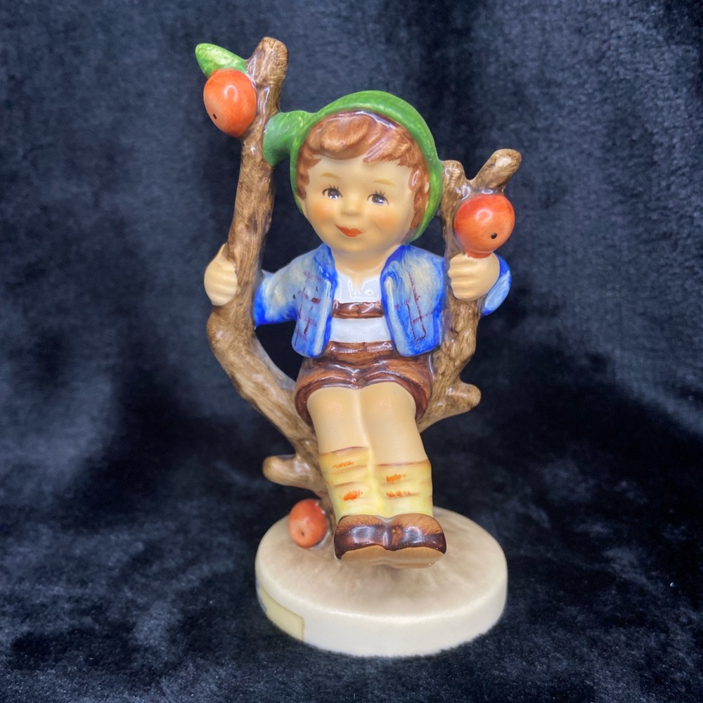 HUMMEL GOEBEL APPLE TREE BOY 142 Herbst 2” wide 4 1/4" Tall Figurine in Box